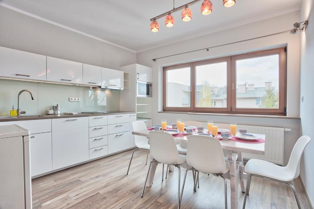 Family Apartment By Tyzenhauz Krakau Buitenkant foto